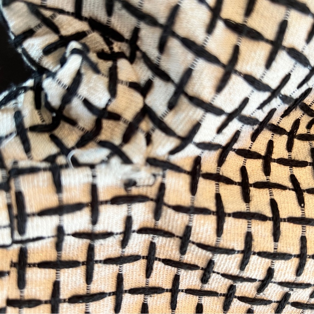 CHANEL Black and White Patterned Blazer - Picture 8 of 13